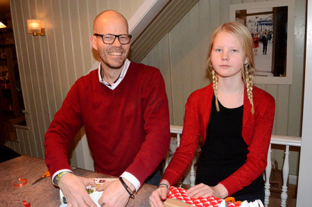 Fredrik med dottern Sara är femte och sjätte generationen Sandberg.